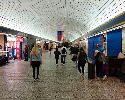 DSC01208 04 november 2018. Lopen eerst naar ondergrondse Penn Station om te zien waar we morgen met de trein vertrekken naar Washington DC.