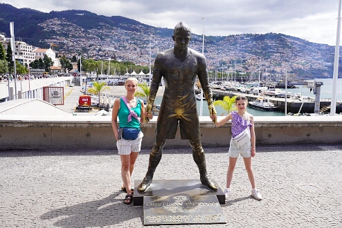 GHIA4415 Standbeeld Cristiano Ronaldo.