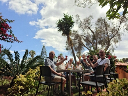 ULXS7799 We verblijven in Caniço in hotel Quinta Splendida Wellness & Botanical Garden. Lekker aan de Sangria.